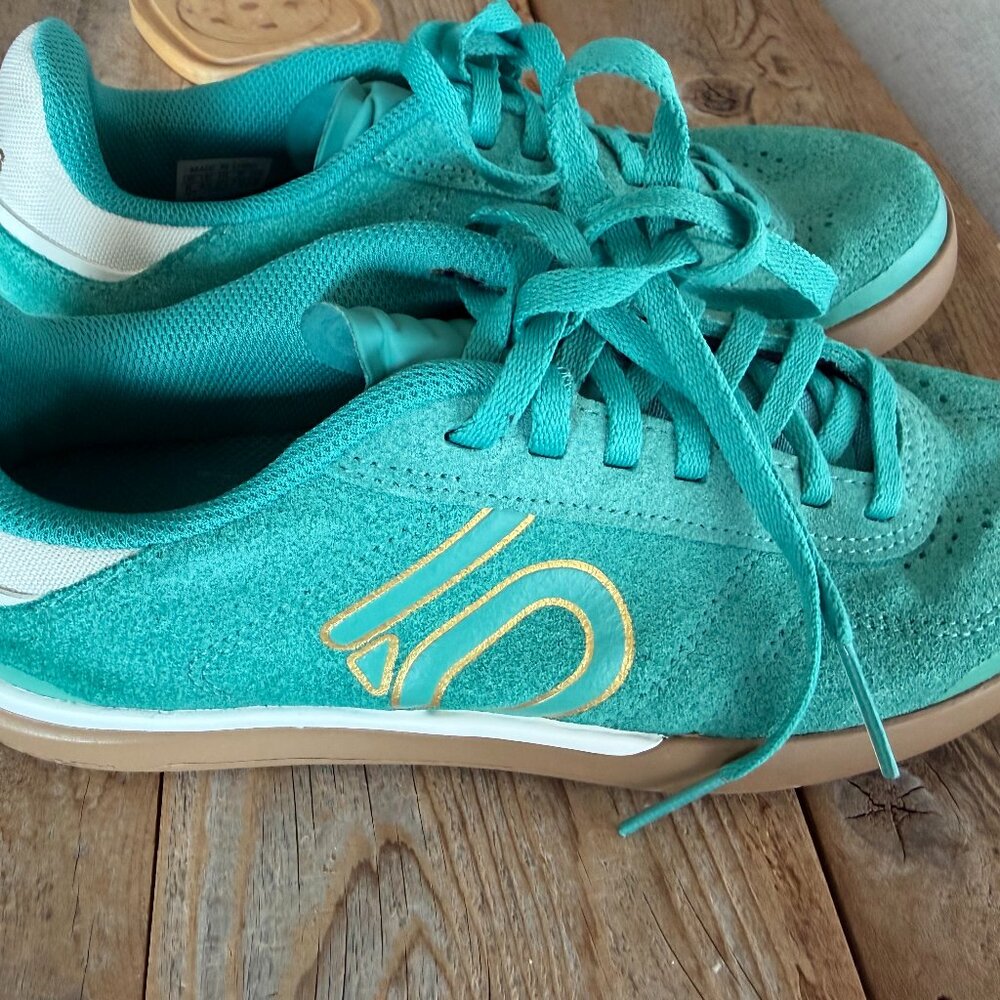Five Ten Sleuth DLX Womens Shoe Green/White Size 6.5/7 Womens Casual MTB